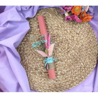 χειροποίητη κοραλλί πασχαλινή λαμπάδα από μελισσοκέρι με αποξηραμένα λουλούδια