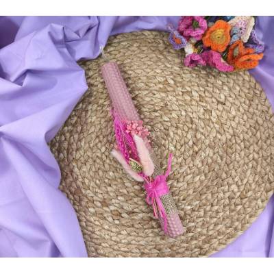 χειροποίητη ροζ πασχαλινή λαμπάδα από μελισσοκέρι με αποξηραμένα λουλούδια