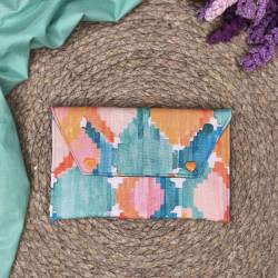 Χειροποίητο mini pouch Boho Sunset Ikat με πολύχρωμο καλοκαιρινό σχέδιο Oreozili
