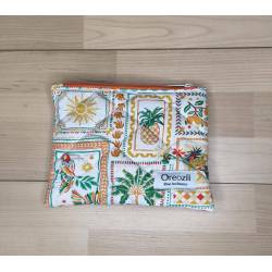 Χειροποίητο νεσεσέρ τσάντας Tropical Postcards Pouch με τροπικά σχέδια, φοίνικες και ανανάδες.