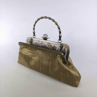 Χειροποίητη μεταξωτή τσάντα από 100% μετάξι Χειροποίητη μεταξωτή τσάντα από 100% μετάξι